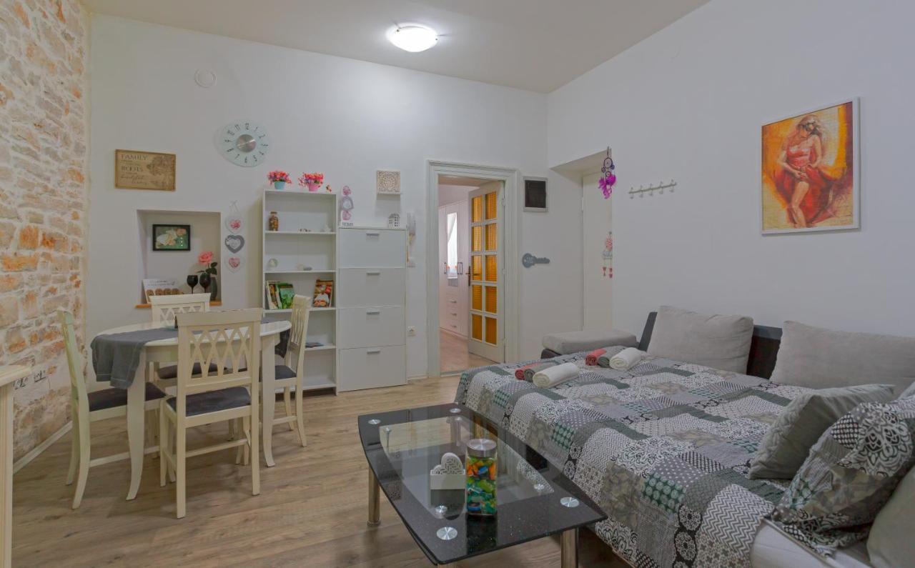Rich Apartment Pula Exterior photo