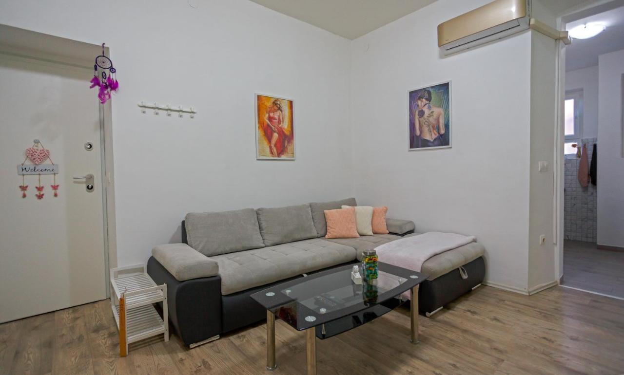 Rich Apartment Pula Exterior photo